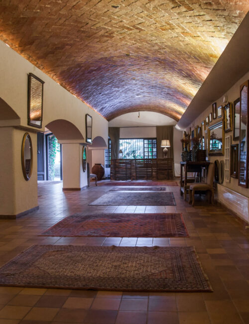 El Salón Celler de la masía con sus singulares techos abovedados